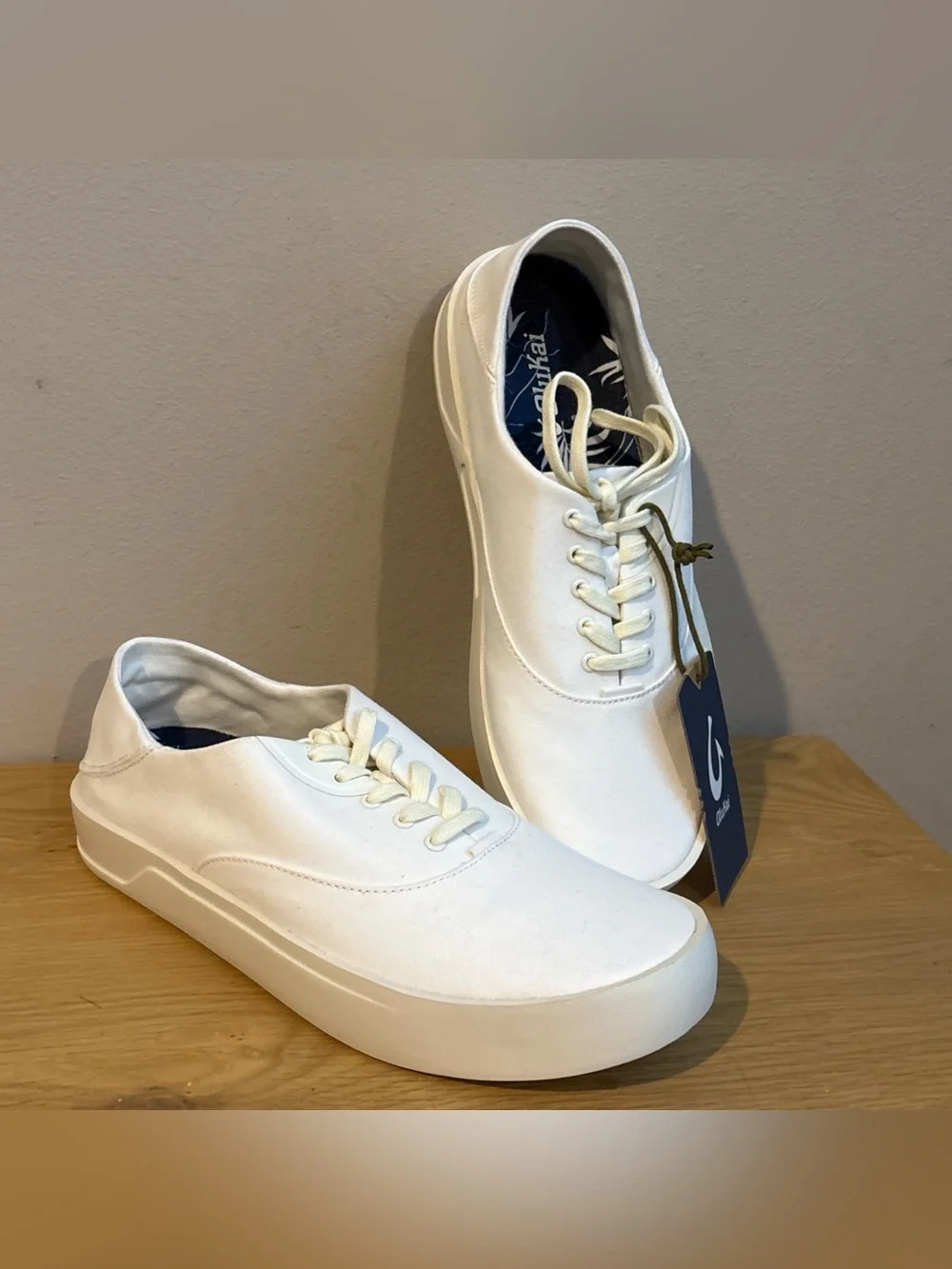 Olukai Tradewind Canvas Casual Sneakers Shoes Off White Men’s 9 NEW